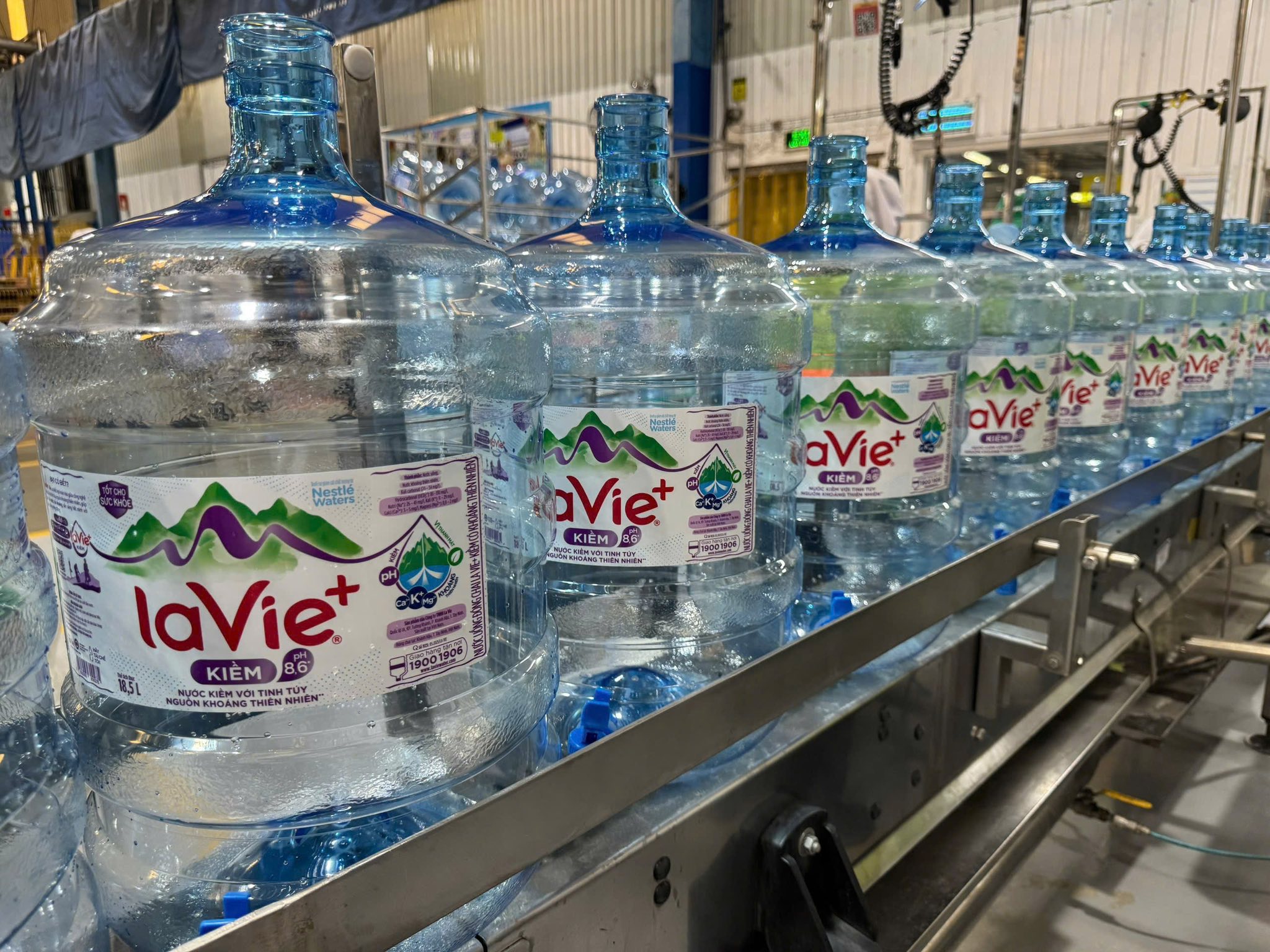 593475185_1398165778568955_5872338862969103717_n Nước khoáng kiềm LaVie bình 18.5L